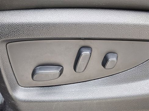 Used 2020 GMC Yukon Denali w/ Denali Premium Package image 23