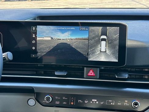 New 2025 Kia Carnival SX image 16