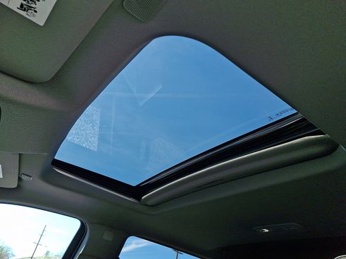 Used 2023 GMC Sierra 1500 SLT w/ SLT Premium Package image 15