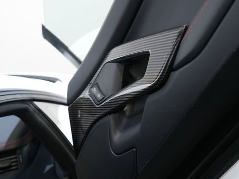 Used 2018 Lamborghini Aventador S image 31