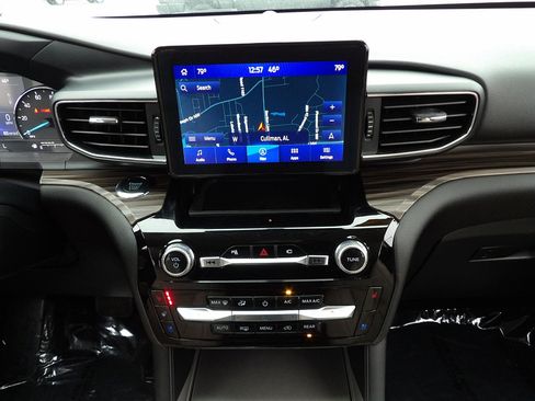 Used 2022 Ford Explorer Limited w/ Equipment Group 301A image 22