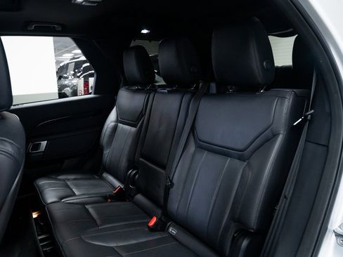 Used 2018 Land Rover Discovery SE image 20