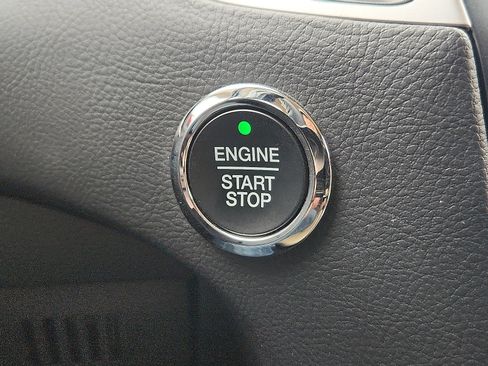 Used 2024 Ford Edge SEL w/ Convenience Package image 16