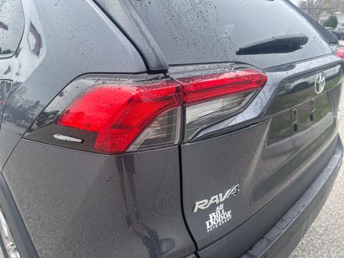 Used 2022 Toyota RAV4 XLE AWD/4WD image 11