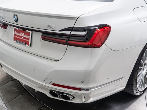 Used 2022 BMW ALPINA B7 xDrive w/ Luxury Rear Seating Package image 42