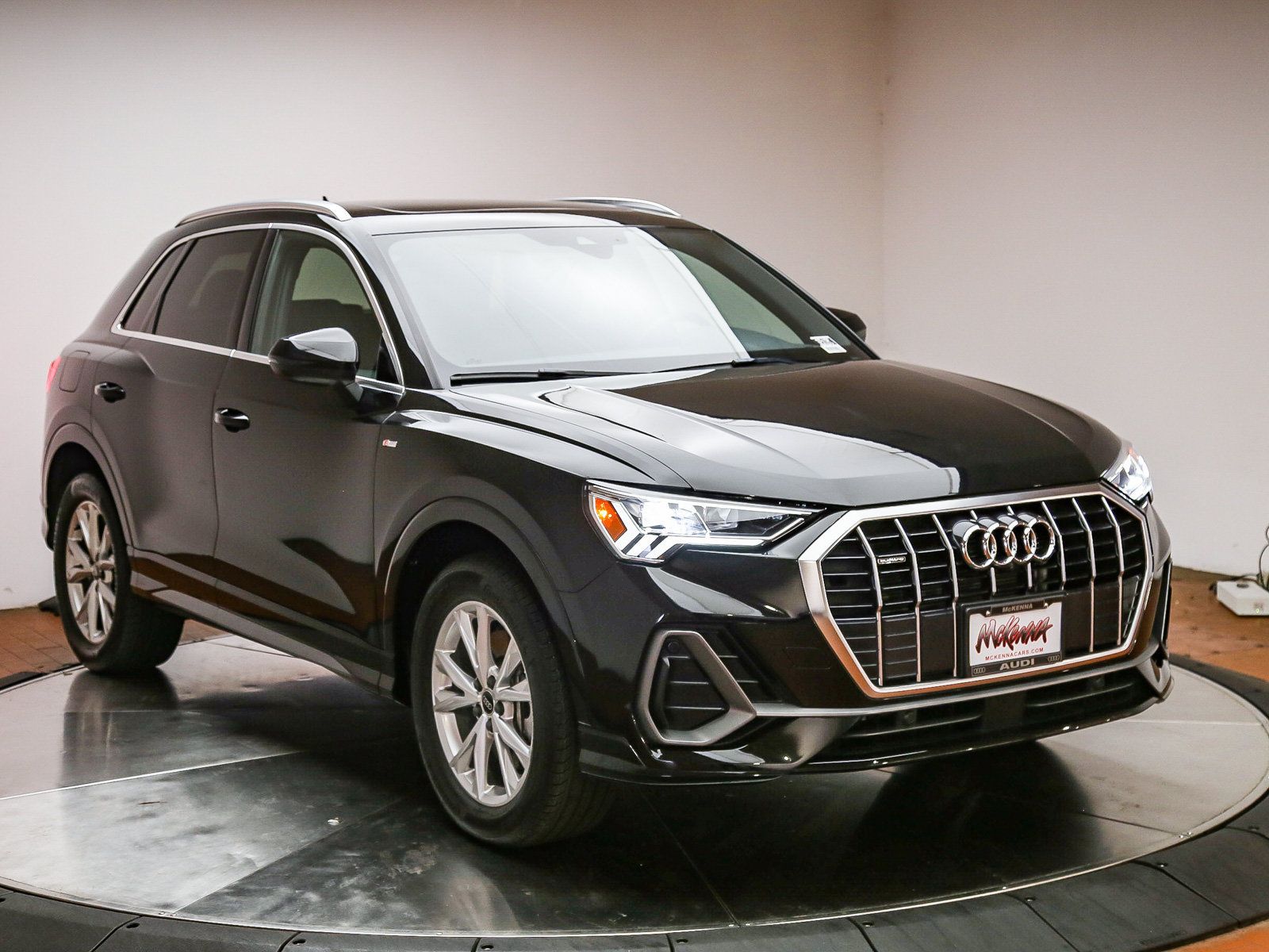 Used 2023 Audi Q3 2.0T Premium Plus w/ Premium Plus Package AWD/4WD image 3