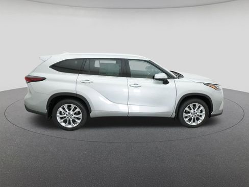 New 2025 Toyota Highlander Limited image 11