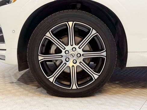 Used 2018 Volvo XC60 T5 Inscription w/ Convenience Package image 12