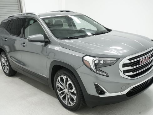 Used 2018 GMC Terrain SLT w/ Preferred Package FWD image 3