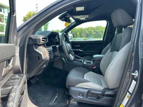 Used 2025 Toyota Tacoma TRD Off-Road AWD/4WD image 15