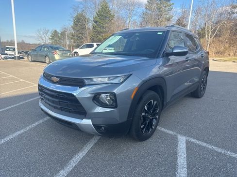 Used 2023 Chevrolet TrailBlazer LT w/ Convenience Package image 2