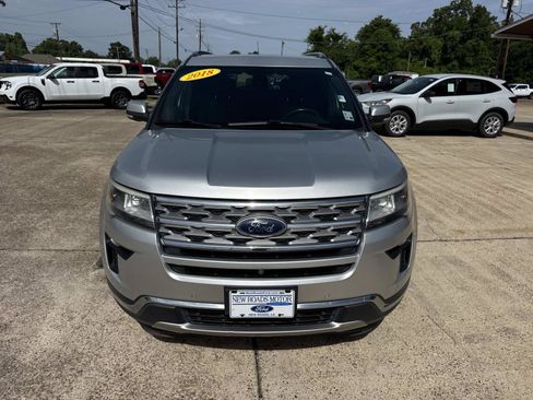 Used 2018 Ford Explorer Limited w/ Ford Safe & Smart Package FWD image 2
