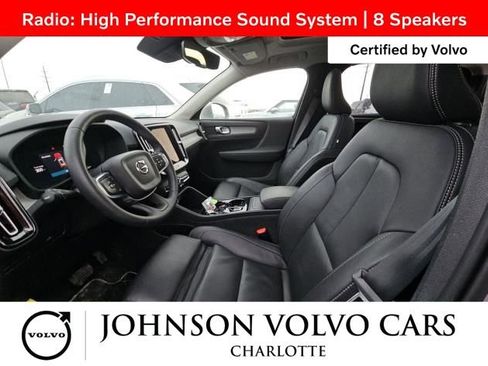 Certified 2025 Volvo XC40 B5 Plus image 4