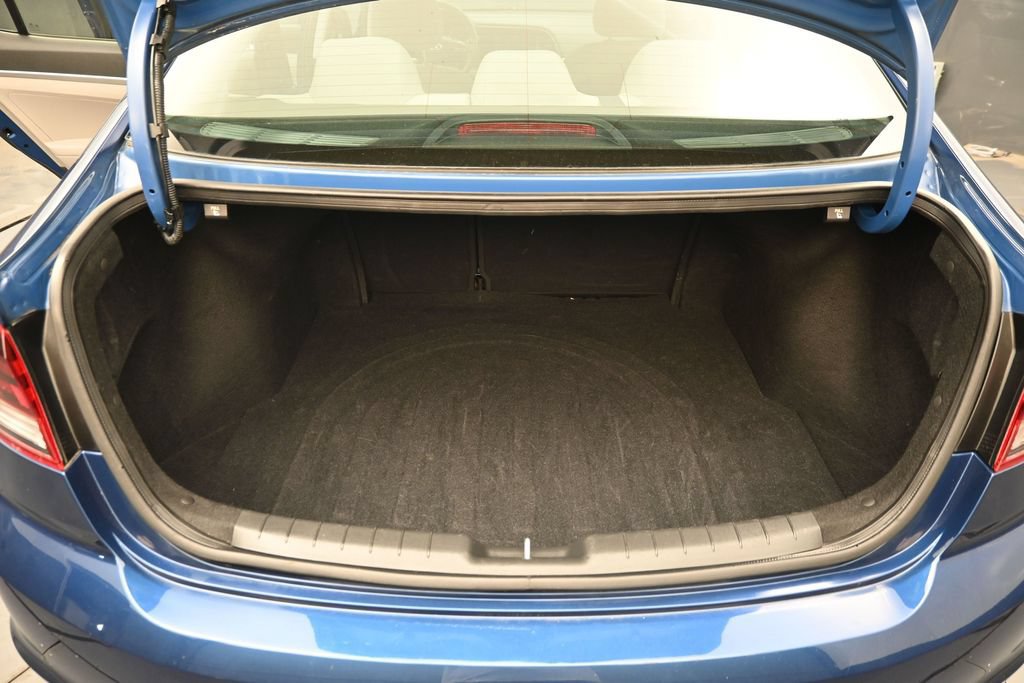 Used 2020 Hyundai Elantra SE FWD image 24