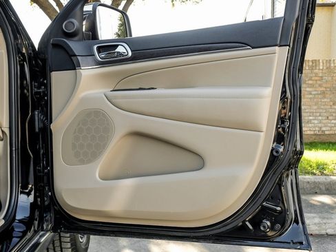 Used 2018 Jeep Grand Cherokee Limited image 53