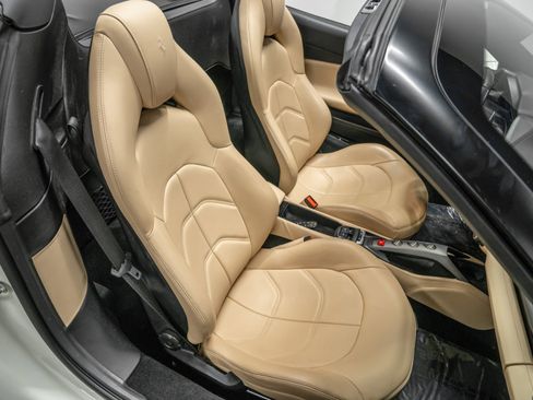Used 2018 Ferrari 488 Spider image 24