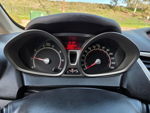 Used 2013 Ford Fiesta SE image 43