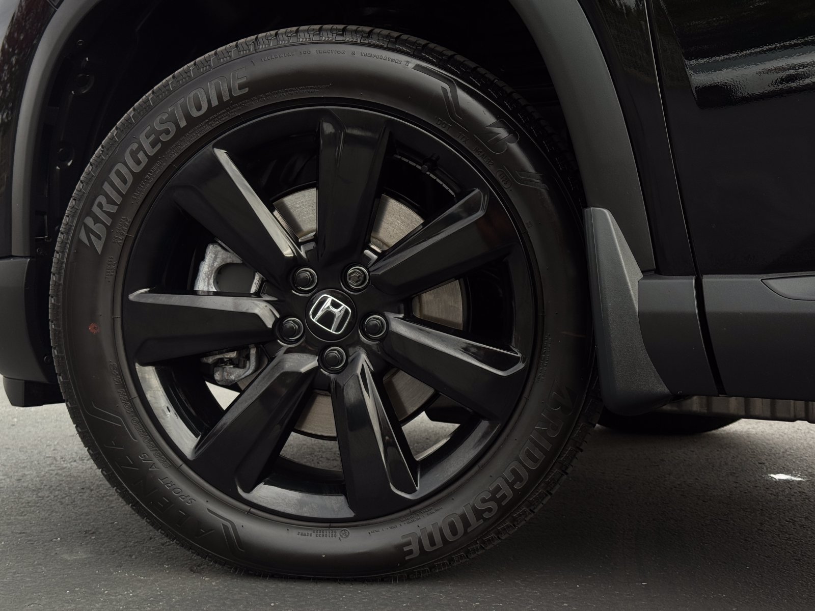 Certified 2025 Honda Pilot Black Edition image 36