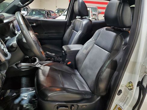 Used 2020 Toyota Tacoma TRD Off-Road image 6