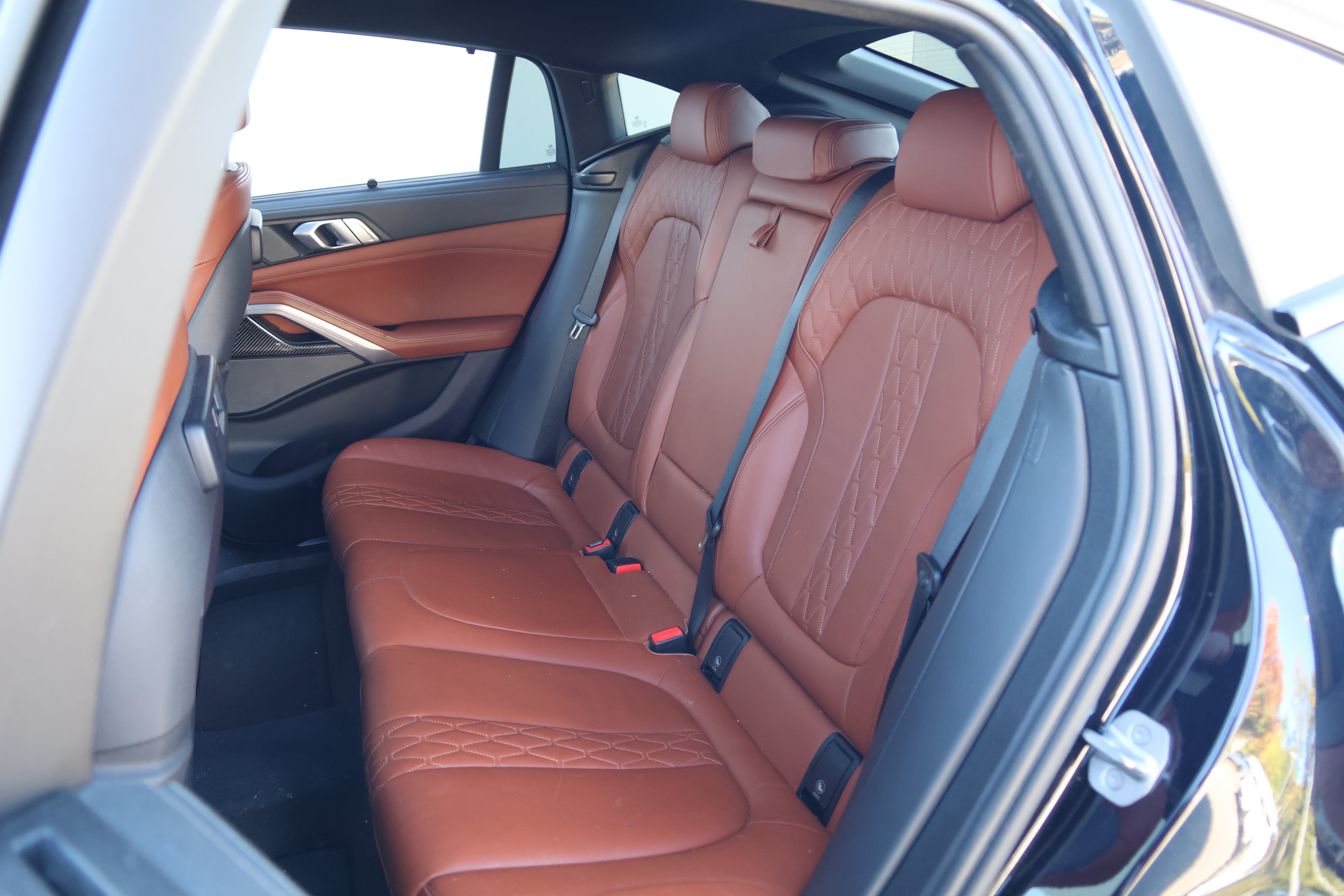 Used 2022 BMW X6 M50i w/ Executive Package AWD/4WD image 37