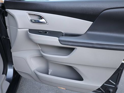 Used 2016 Honda Odyssey EX-L image 17