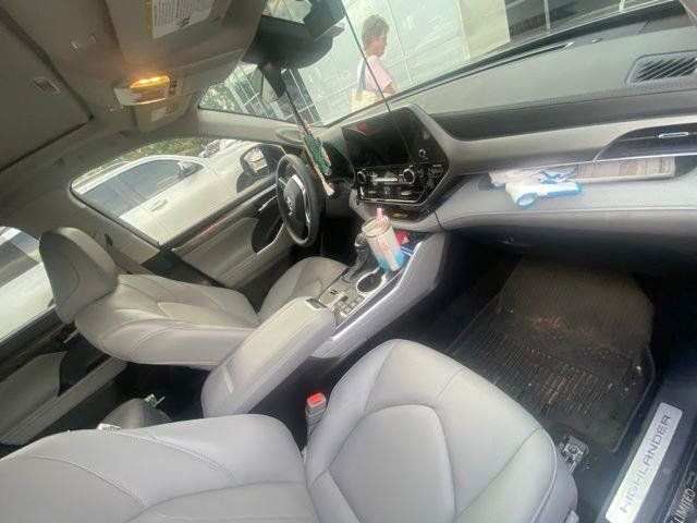 Certified 2026 Toyota Highlander Limited AWD/4WD image 11