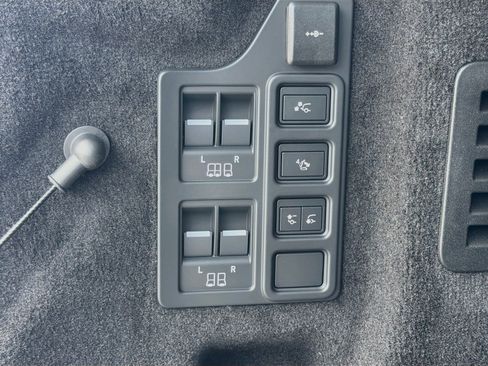New 2026 Land Rover Discovery Limited Edition AWD/4WD image 13