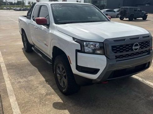 Used 2025 Nissan Frontier SV image 1