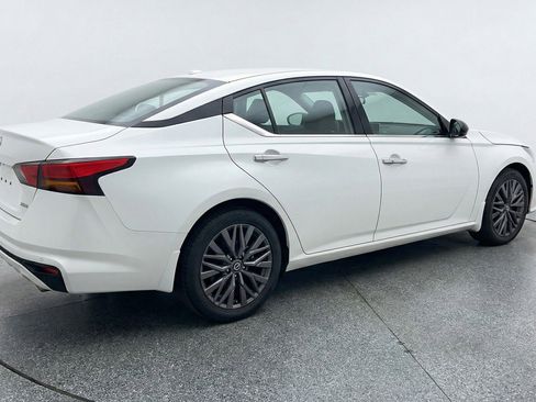 Used 2025 Nissan Altima 2.5 SV image 9