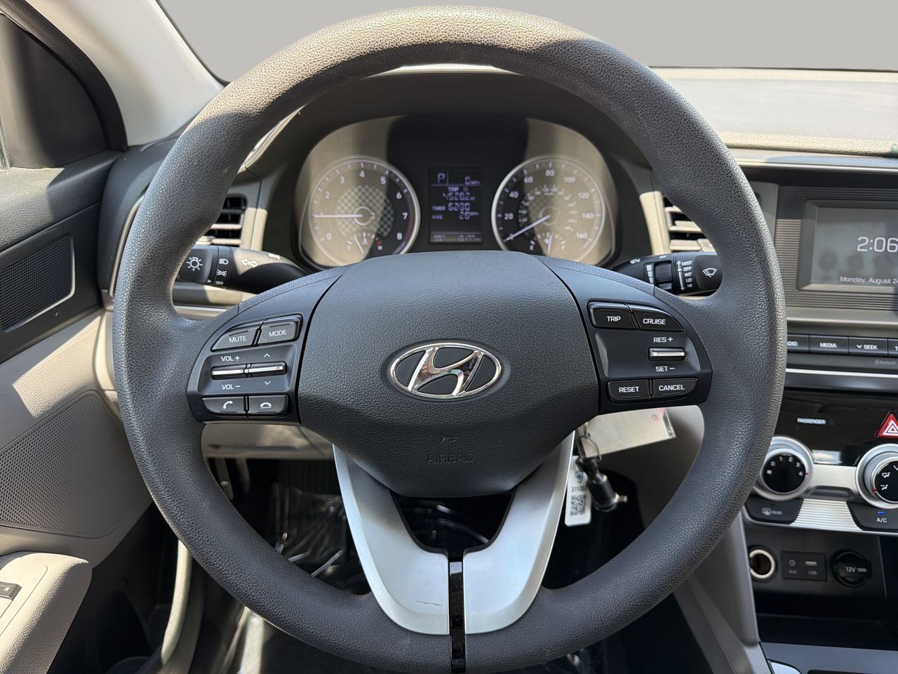 Used 2019 Hyundai Elantra SE FWD image 27