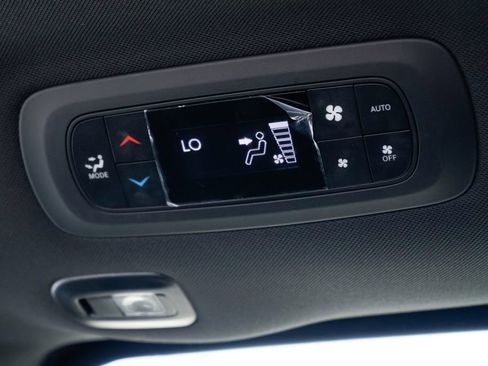 Used 2022 Chrysler Pacifica Limited w/ S Appearance Package FWD image 38