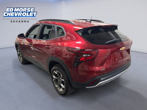 Used 2025 Chevrolet Trax LT image 3
