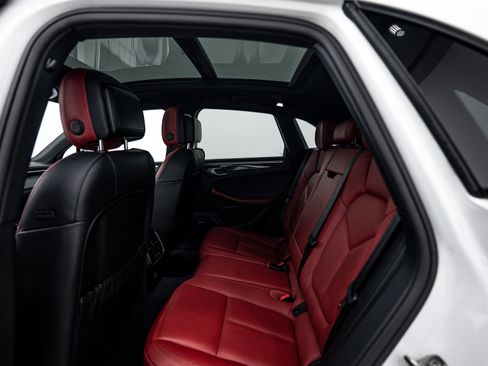 Certified 2018 Porsche Macan image 23