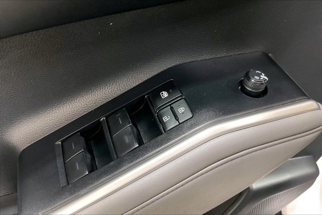 Used 2023 Toyota Highlander XLE AWD/4WD image 40