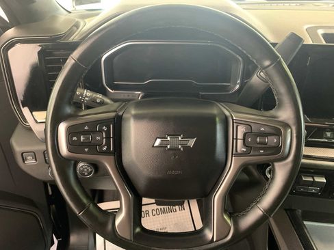 Used 2024 Chevrolet Silverado 2500 ZR2 w/ Technology Package image 9