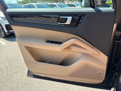Used 2019 Porsche Cayenne AWD/4WD image 22