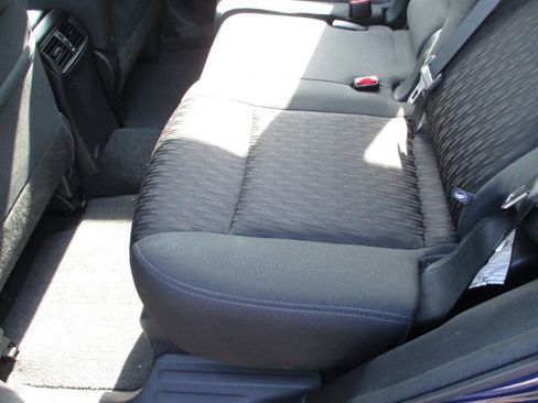 Used 2017 Nissan Rogue S image 6