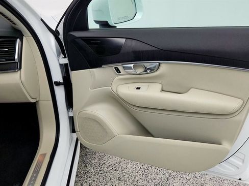 Used 2020 Volvo XC90 T5 Momentum image 28