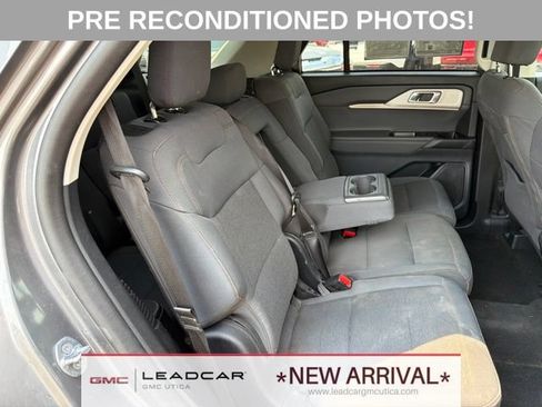 Used 2025 Ford Explorer Active AWD/4WD image 14