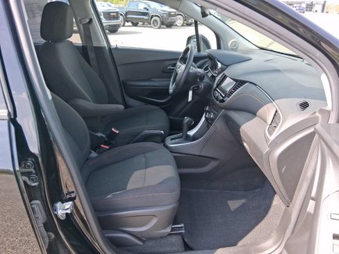 Used 2022 Chevrolet Trax LS w/ Tint and Cruise Package AWD/4WD image 12