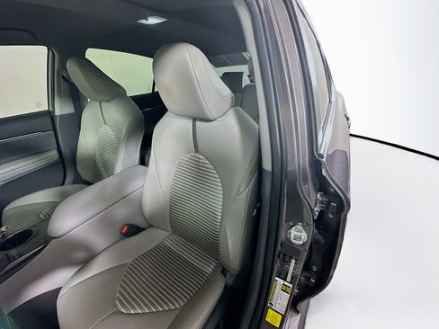 Used 2023 Toyota Camry SE image 12