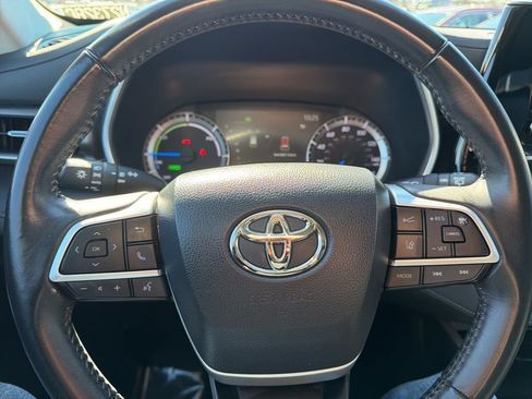 Used 2023 Toyota Highlander XLE image 29