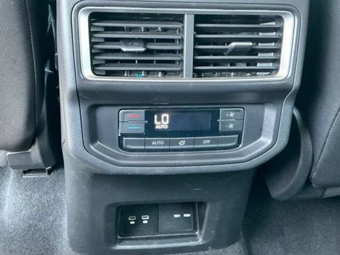 Certified 2025 Volkswagen Atlas SE FWD image 21