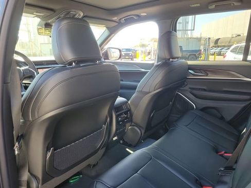 New 2026 Jeep Grand Cherokee Limited w/ Luxury Tech Group II image 13