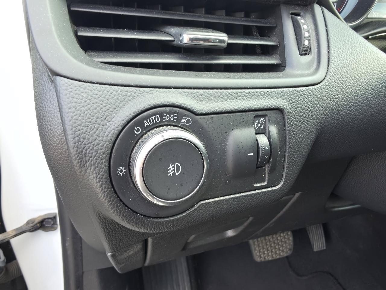 Used 2017 Buick Envision Essence w/ LPO, Hit The Road Package FWD image 27