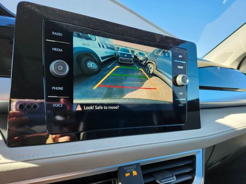 New 2026 Volkswagen Taos SE image 14