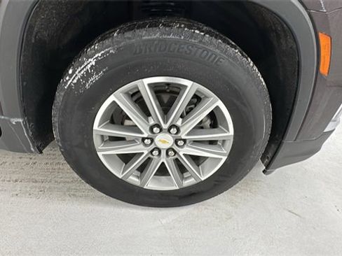 Used 2023 Chevrolet Traverse LT image 9