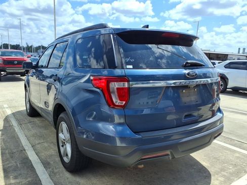 Used 2018 Ford Explorer FWD image 2