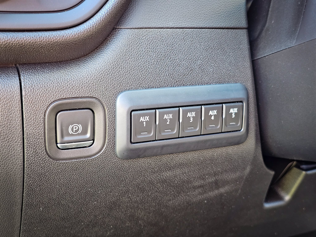 Used 2022 GMC Sierra 3500 Pro w/ Convenience Package AWD/4WD image 18