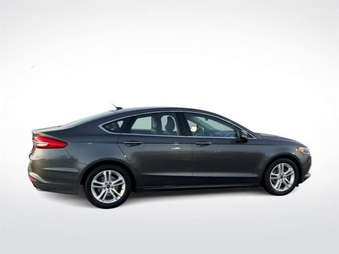 Used 2018 Ford Fusion SE w/ Fusion SE Technology Package image 9